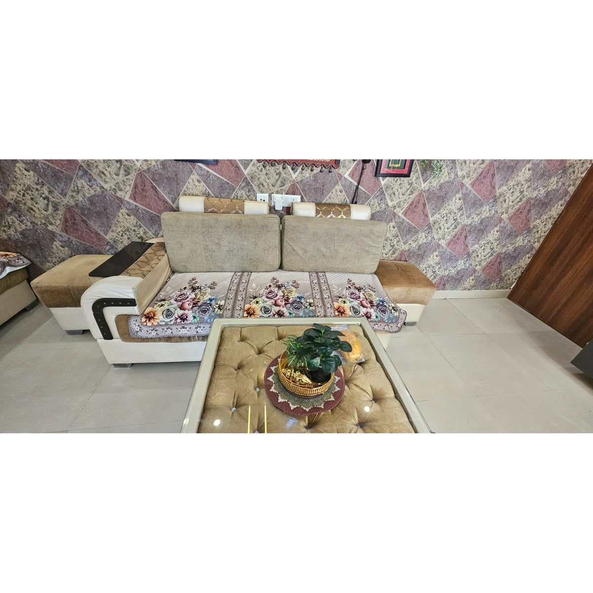 7 seater sofa with 2 poufees - photo 3