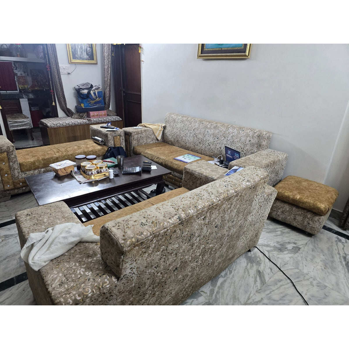 Fabric Sofa Set with Solid-Wood Frame, 7 Seats (Seller) - Delhi - photo 5
