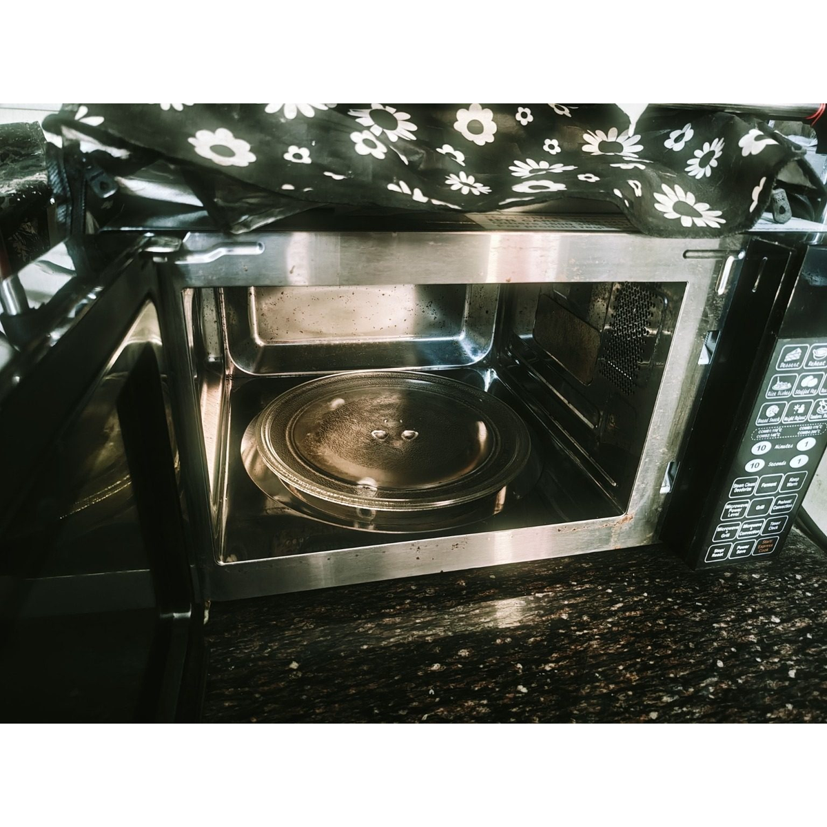 IFB 20BC4 20L Microwave, Needs Repair - photo 2