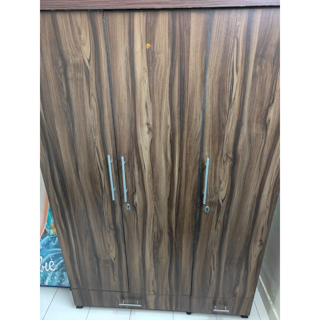 3 Door Wardrobe seller photo 2