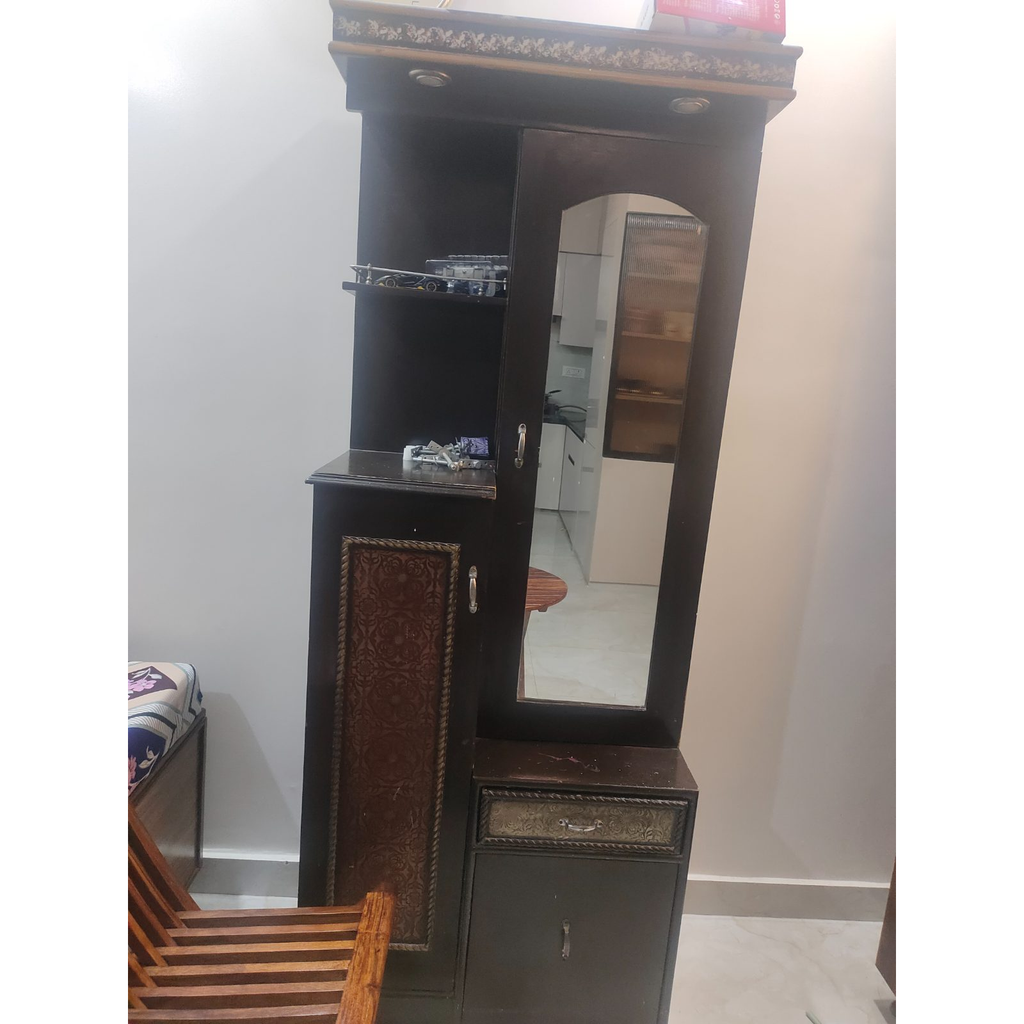 Dressing table - used bedroom furniture in Ghaziabad - photo 1