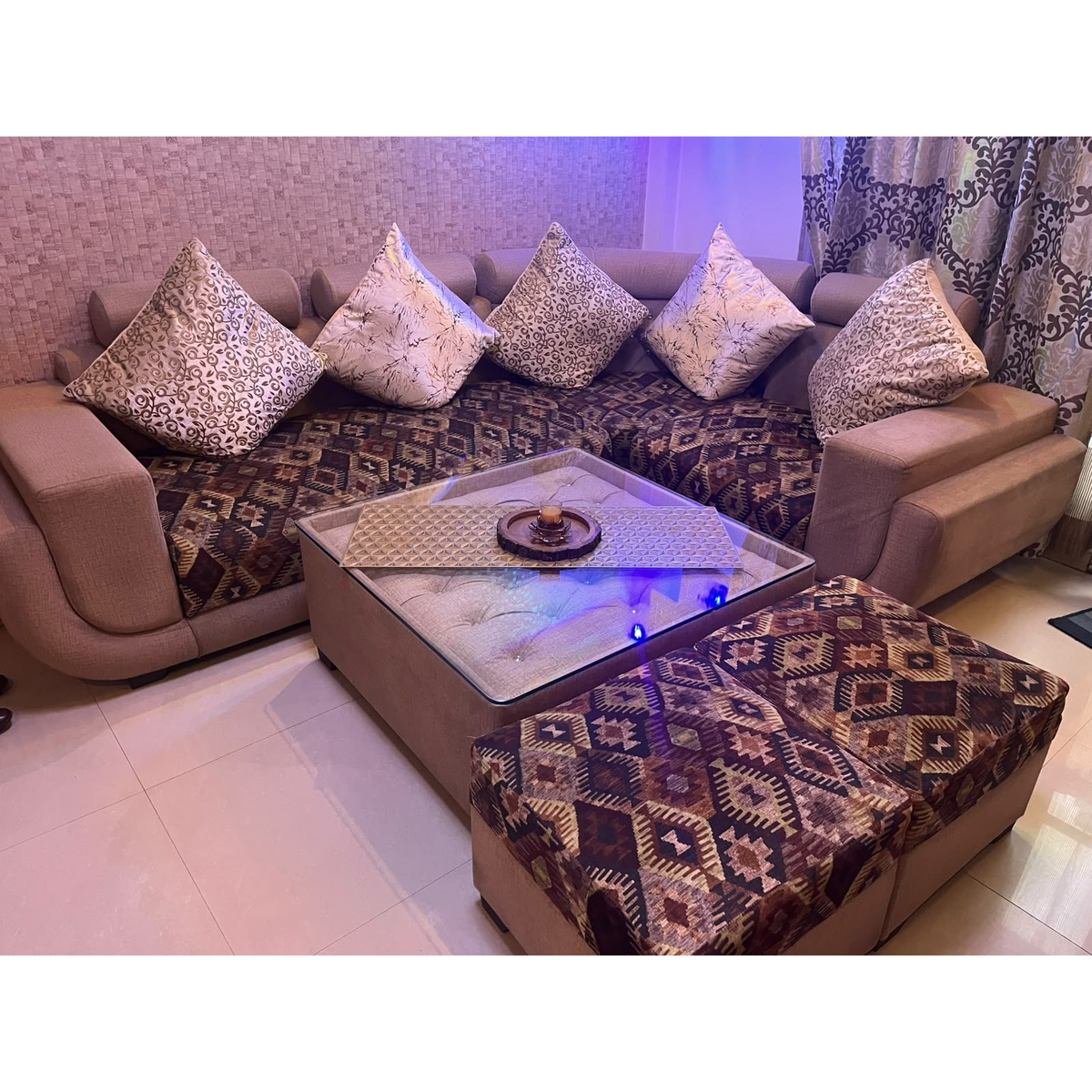 L-shaped sofa set - used living room in Noida - photo 1