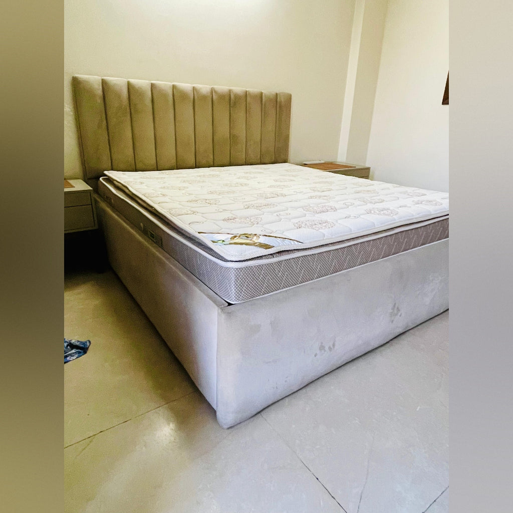 King size bed with mattress + side tables
