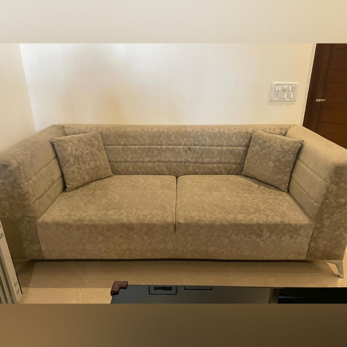 6 seater sofa + 1 centre + 1 side table