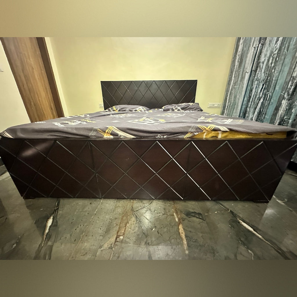 King size bed with mattress
