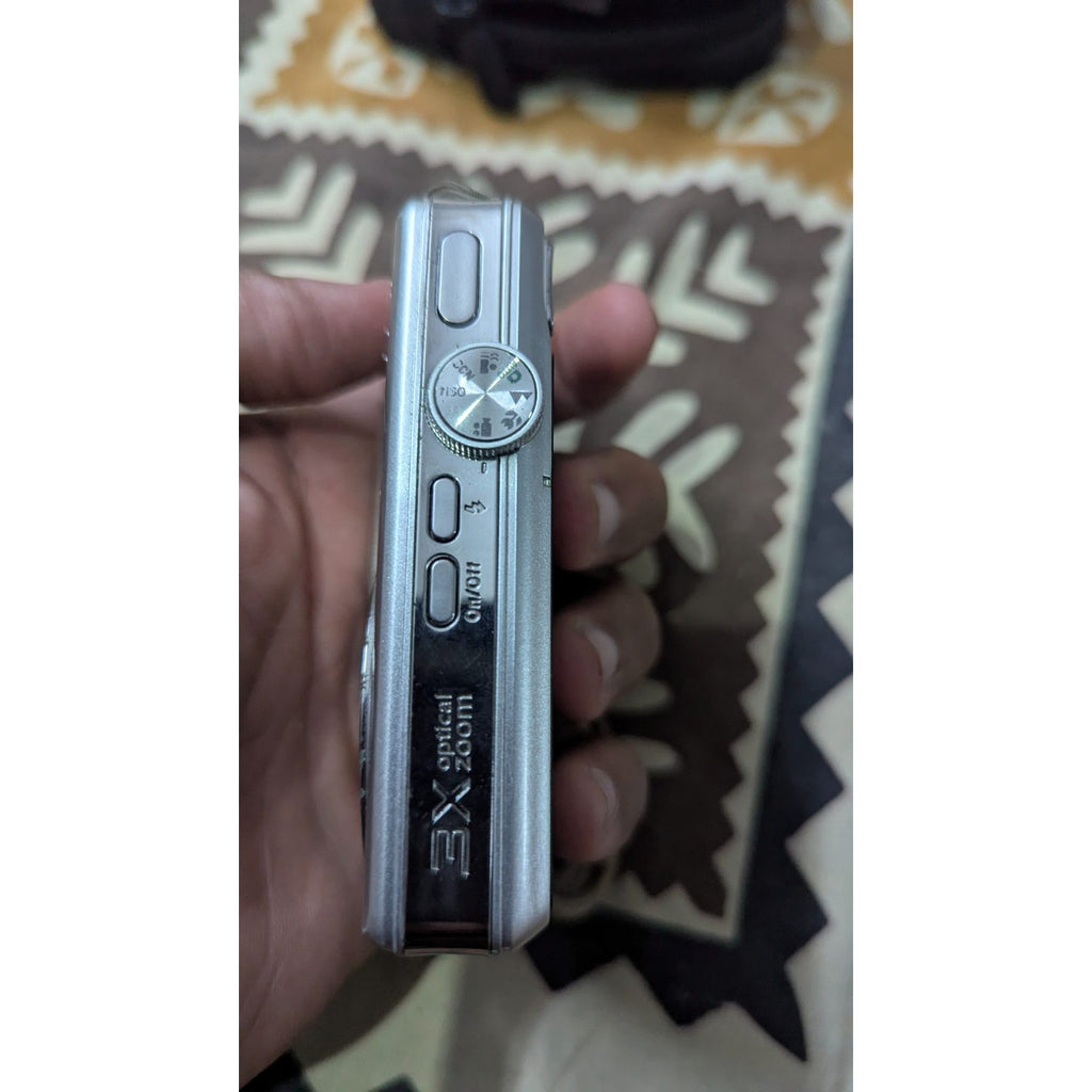 Kodak Silver Compact Digital Camera - used Electronics in Delhi - photo 4