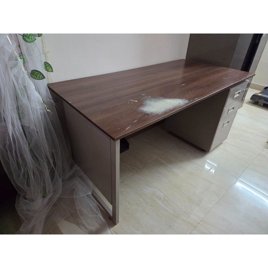 Godrej Study Desk with Three Lockable Drawers - used study-office in Noida - photo 9