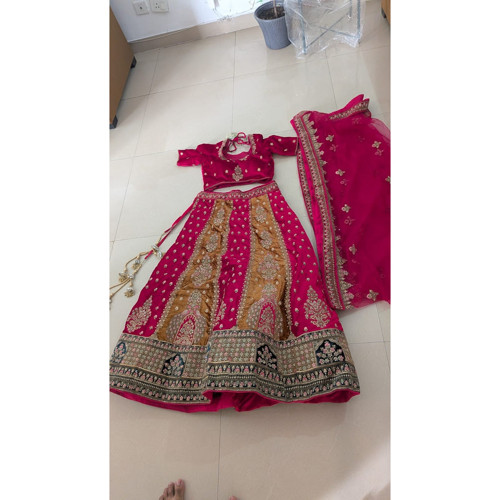 Red and Gold Lehenga Set - used other in Noida - photo 1