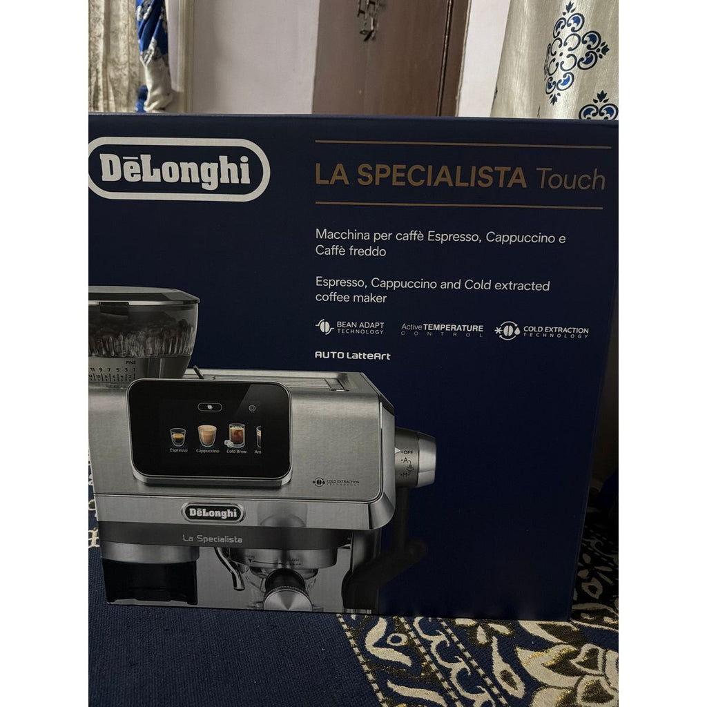 DeLonghi coffee machine sealed box front