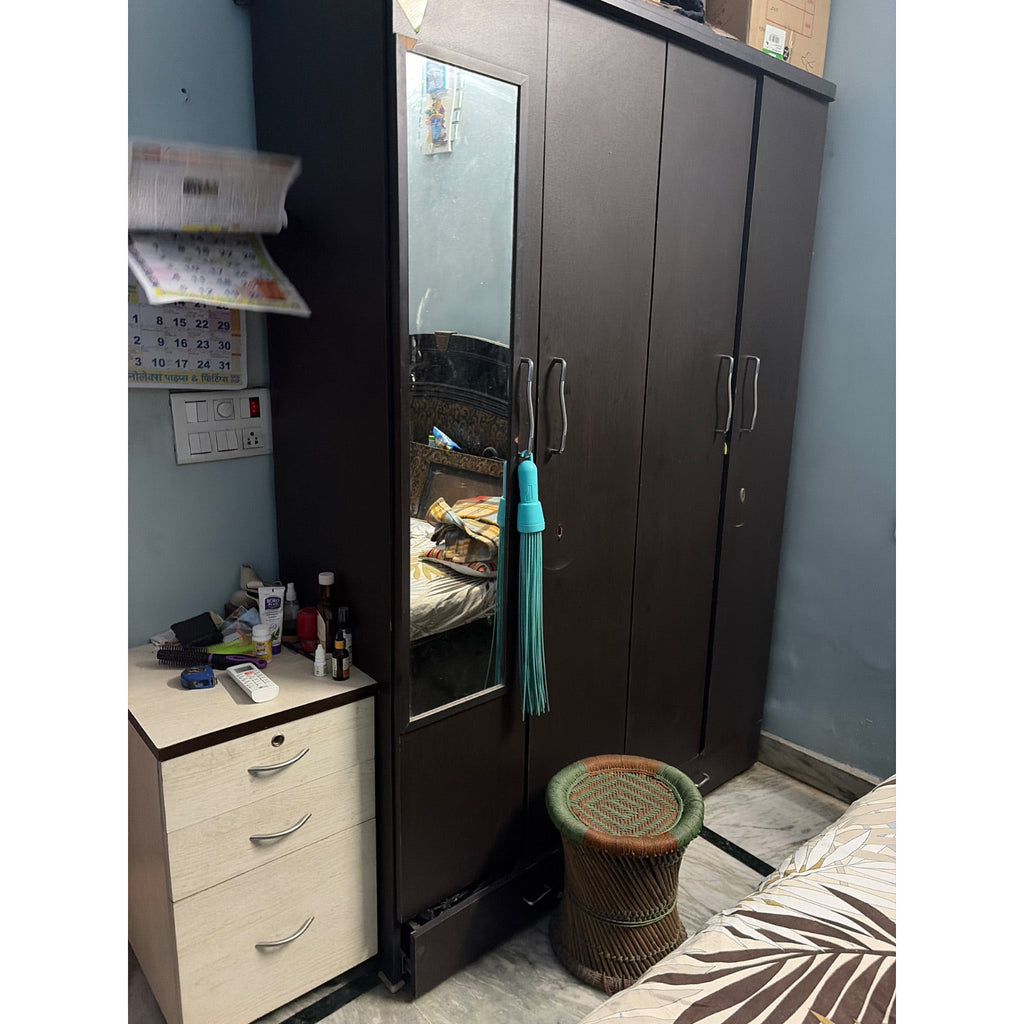 3-Door Wardrobe - used bedroom furniture in Ghaziabad - photo 2