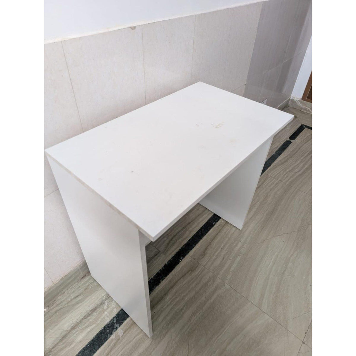 White Computer Table and Side Table - used study and office in Delhi - photo 2