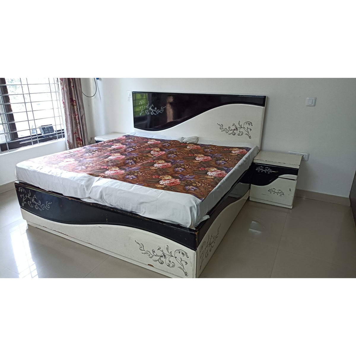 Sofa and 2 Beds Bundle - used living room in Gurugram - photo 1