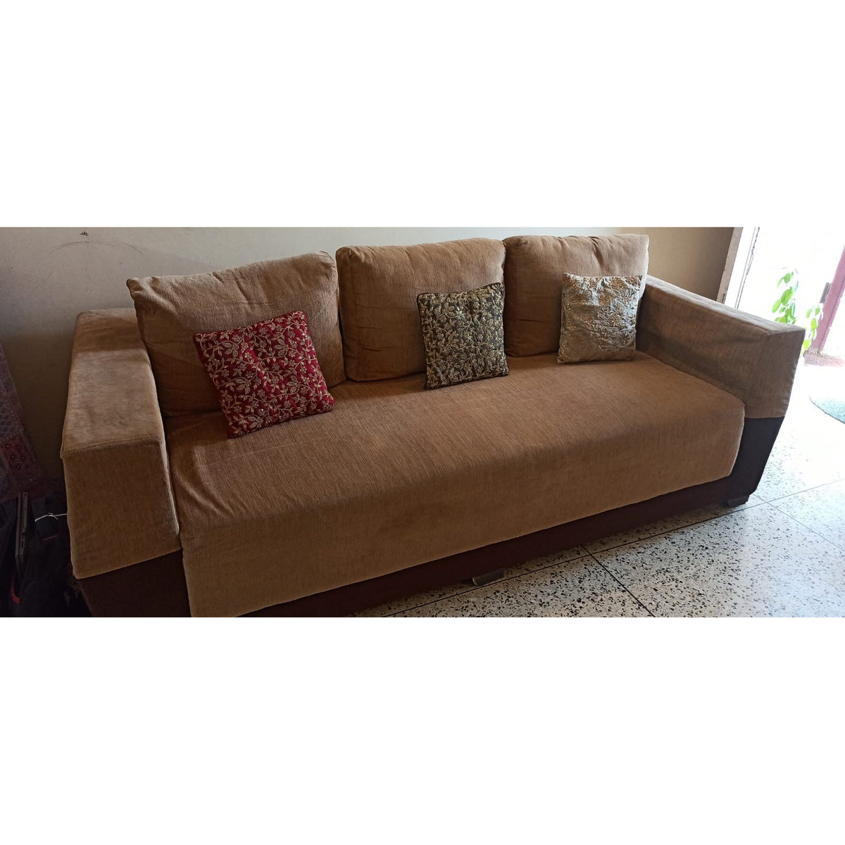 Fabric 3+1+1 Sofa Set, Frame Repair Required - used living-room in Delhi - photo 4
