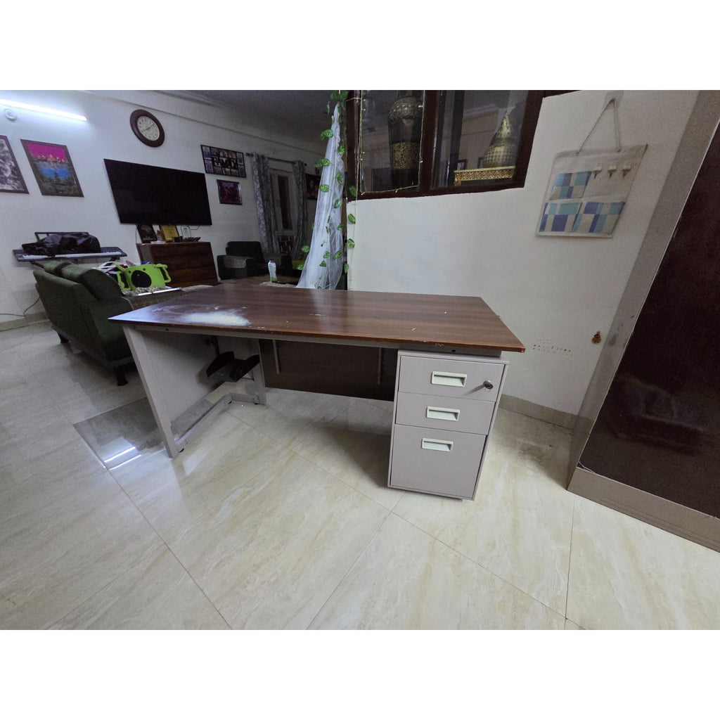 Godrej Study Desk with Three Lockable Drawers - used study-office in Noida - photo 2
