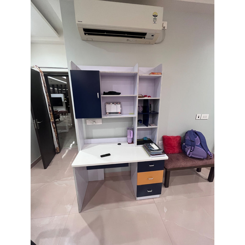 Kids Study Table with Bookshelf Hutch - used study table in Gurugram - photo 1