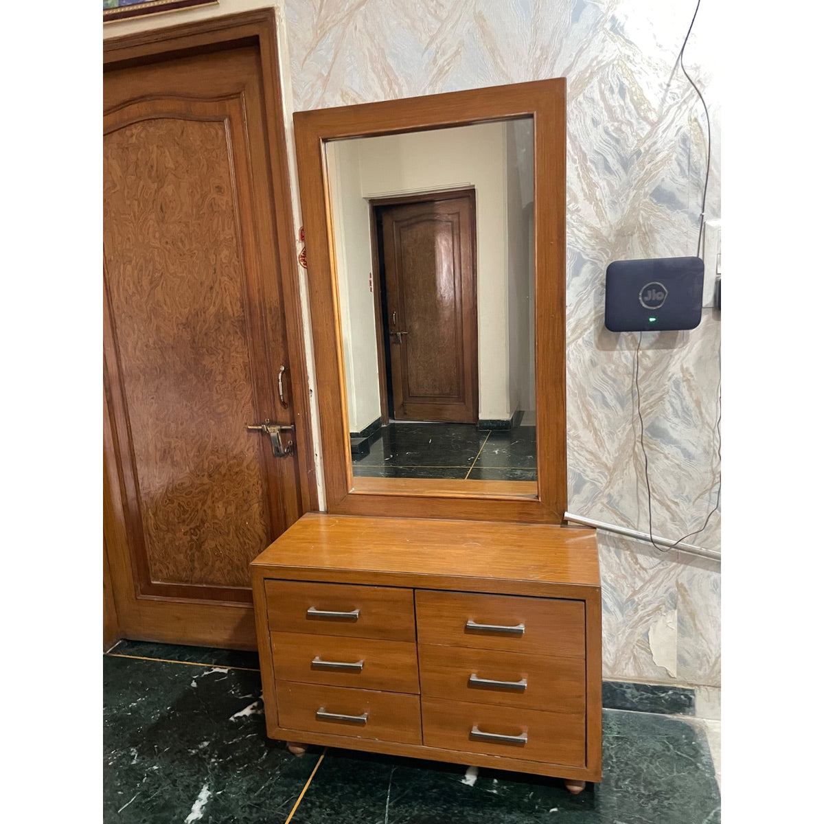 Sheesham dressing table with mirror - used bedroom in Noida - photo 1