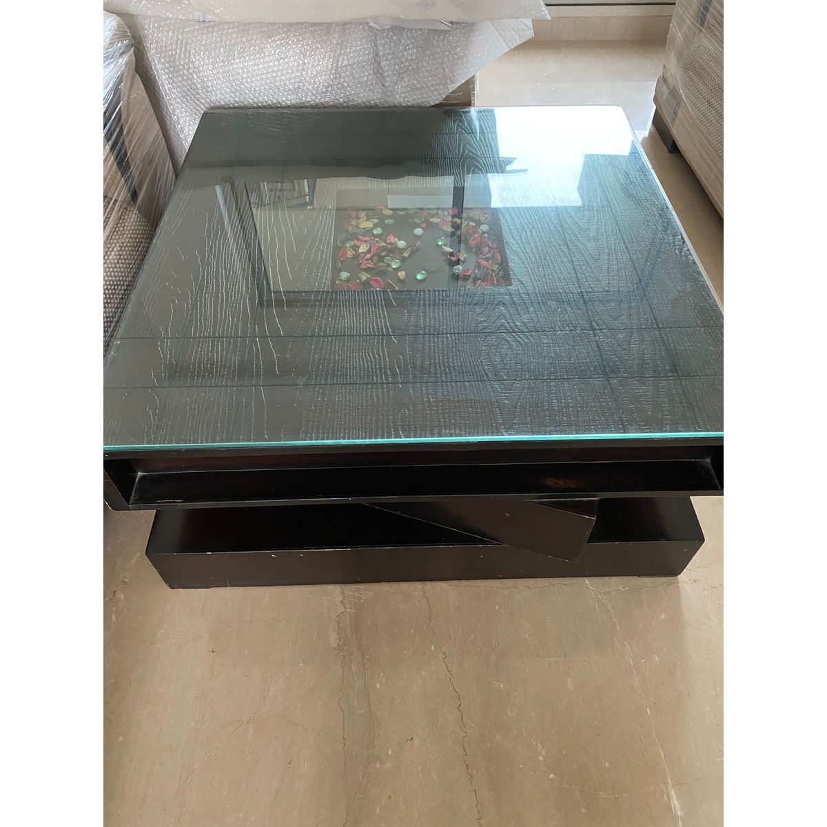 2-Seater Sofa with Centre Table