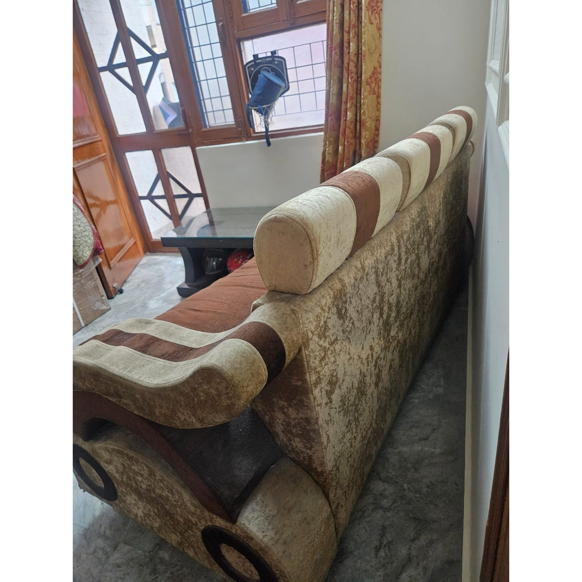 3-Seater Brown and Beige Fabric Sofa - used Living Room in Delhi - photo 4