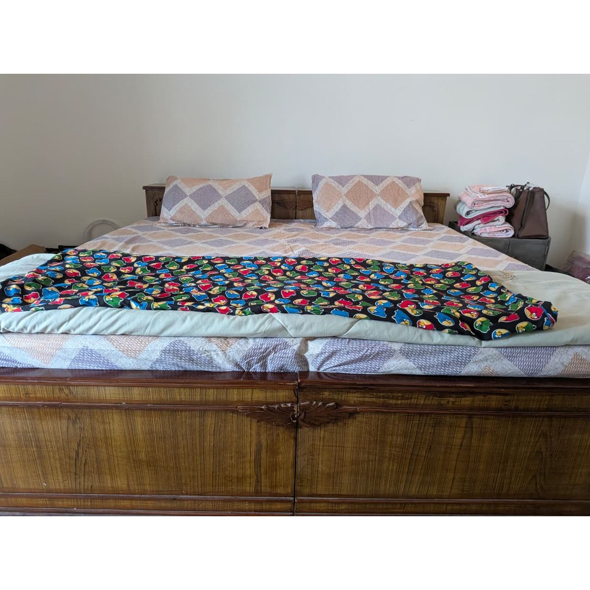 Sagwan bed full view