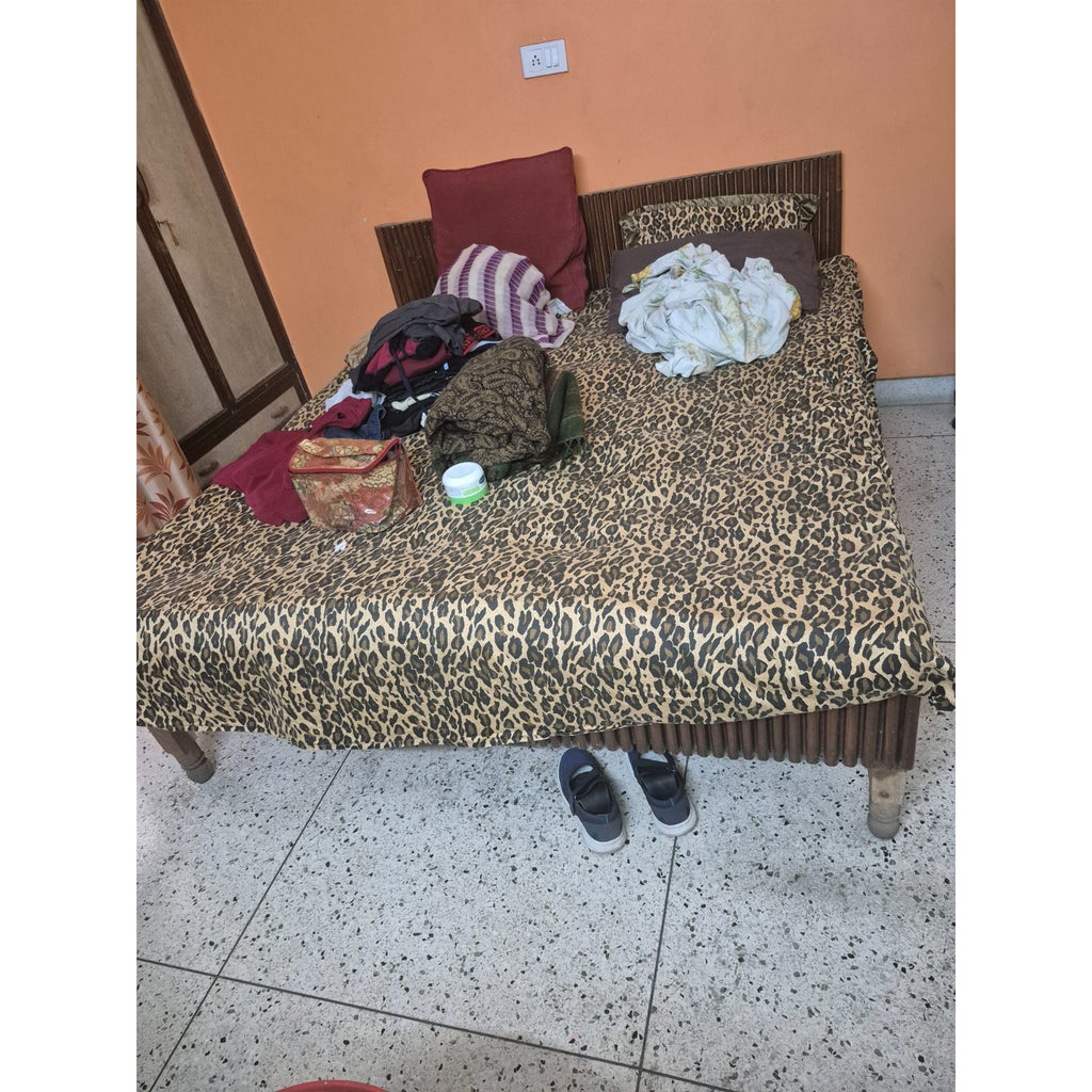 Wooden double bed with mattress - used bedroom in Delhi - photo 1