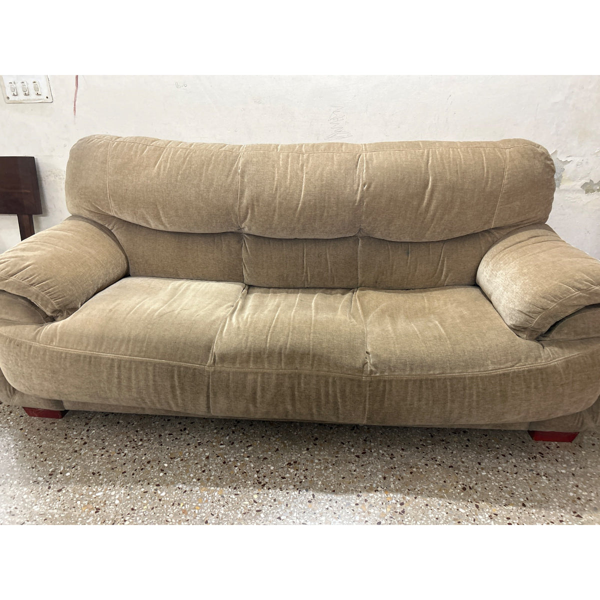 Lifestyle 3+2 Sofa Set - used living room in Gurugram - photo 2