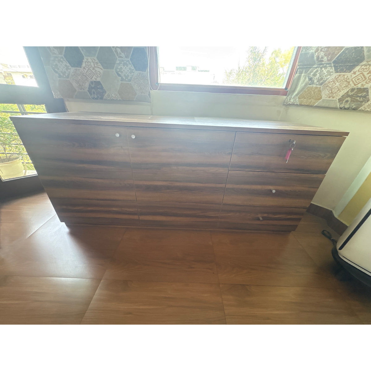 Chest of Drawers with Cabinet - used bedroom in Delhi - photo 5