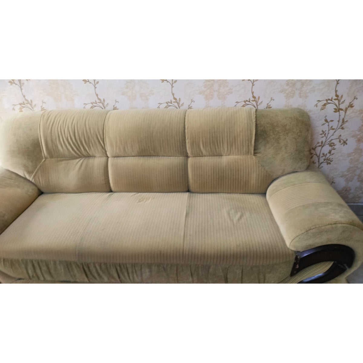 Light Green 3+2+2 Sofa Set - used living-room in Delhi - photo 3