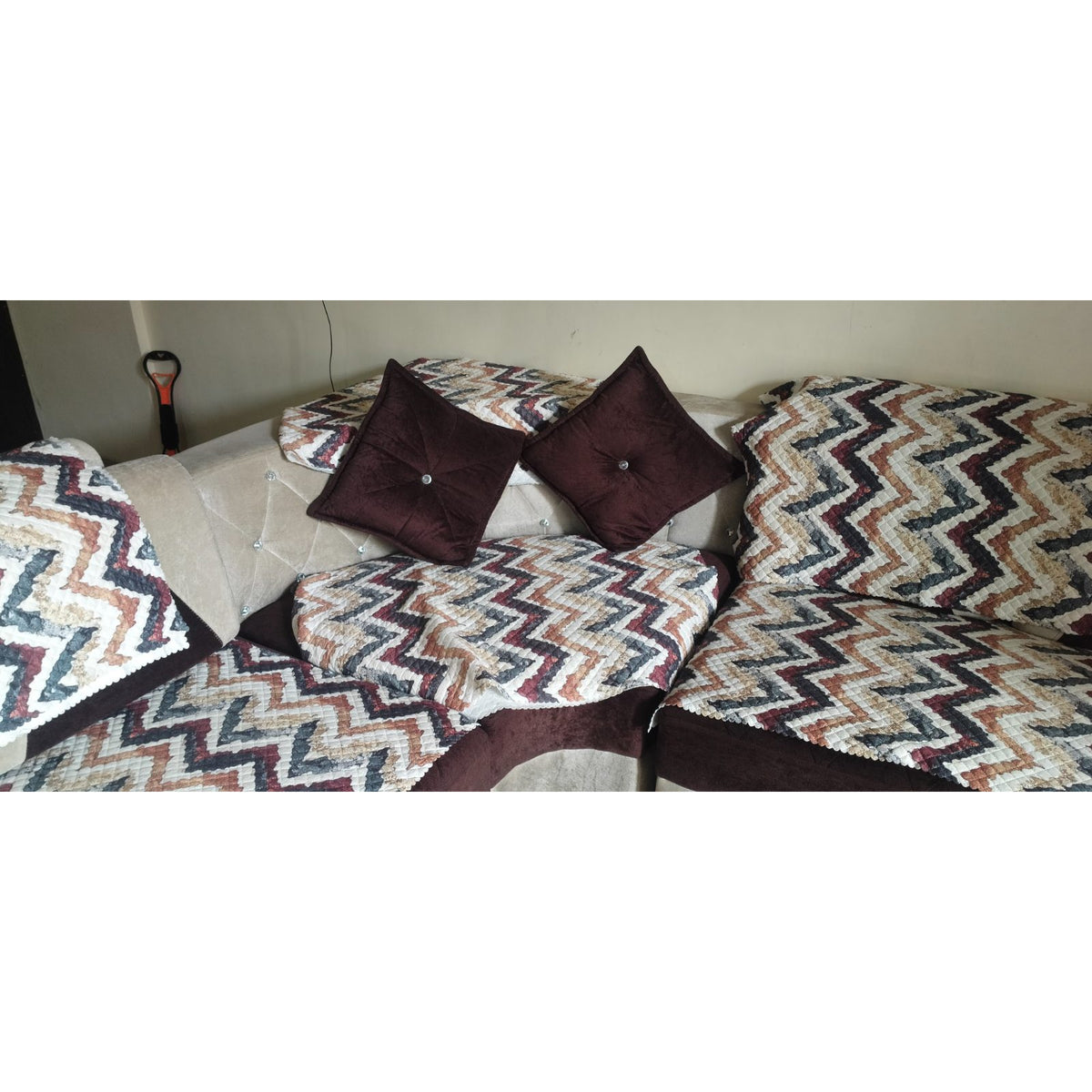 9-Seater Sofa and Centre Table - used living-room in Faridabad - photo 9