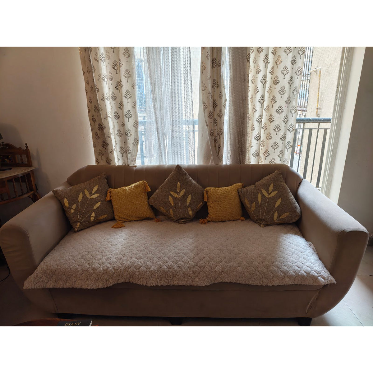 3+2 Sofa Set Beige - used living room in Noida - photo 1