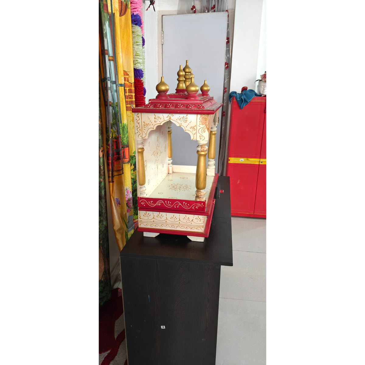 White and Red Wooden Home Temple - used Home Decor in Noida - photo 1