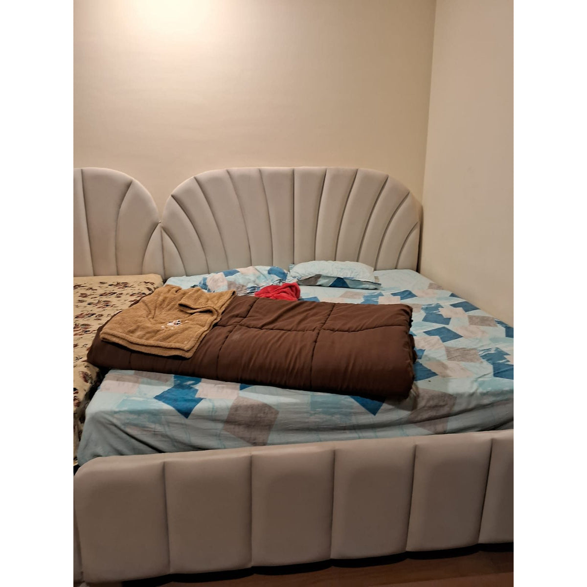 Upholstered storage bed pair, double and single - photo 3