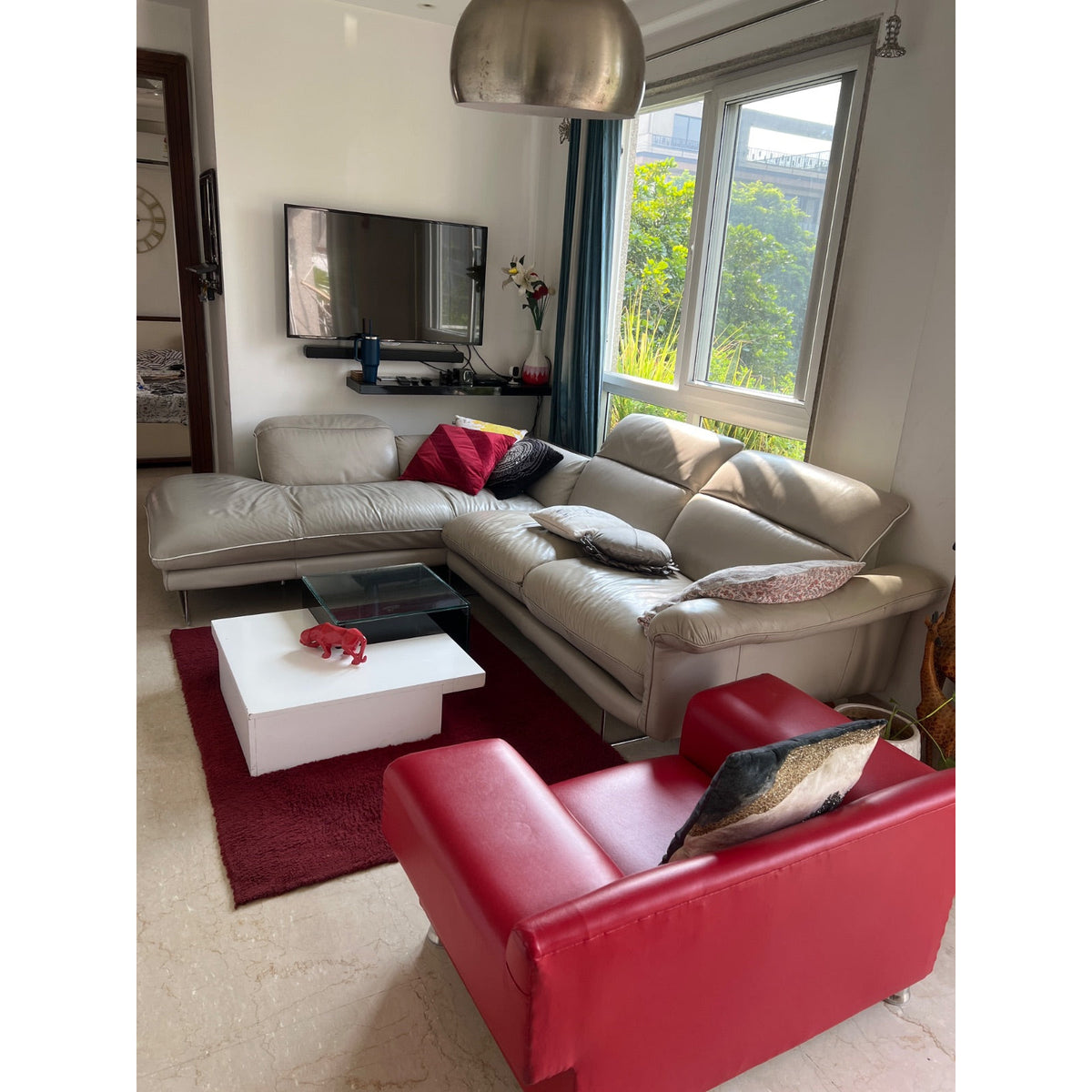 Italsofa Leather Sectional Sofa, Seller-Reported 5 Seats - used living-room in Delhi - photo 3