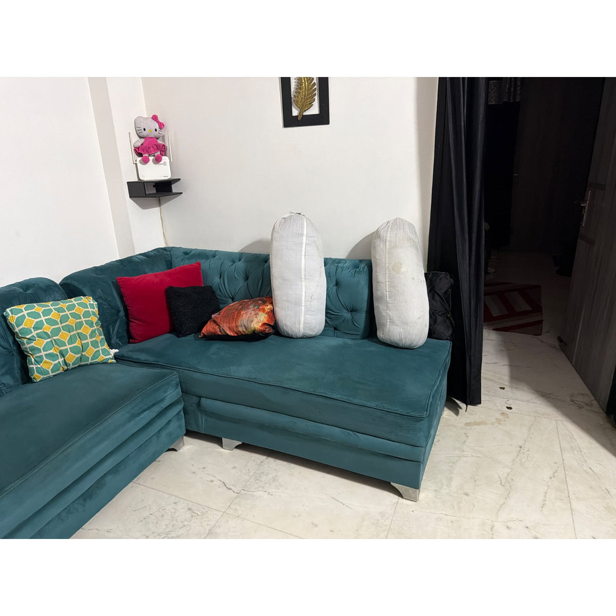 Teal 5-Seater Corner Sofa, Seat Sagging - used living-room in Delhi - photo 3