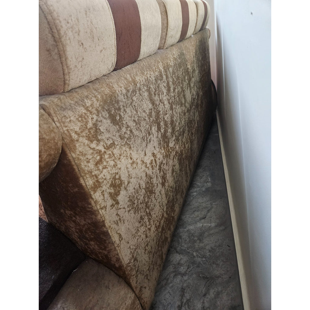 3-Seater Brown and Beige Fabric Sofa - used Living Room in Delhi - photo 5