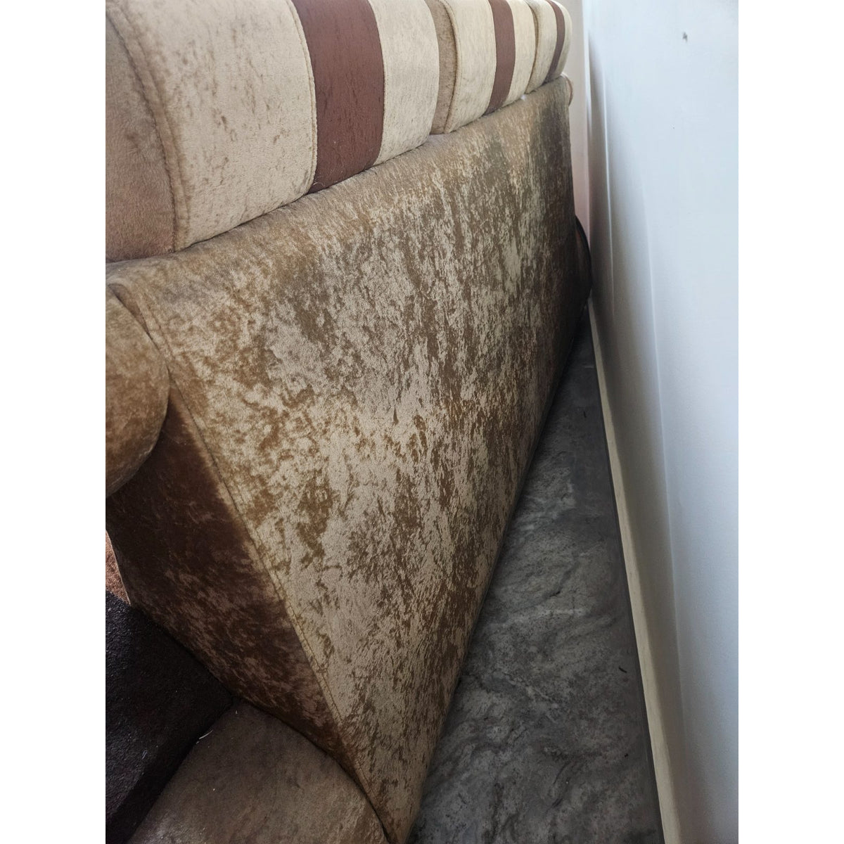 3-Seater Brown and Beige Fabric Sofa - used Living Room in Delhi - photo 5