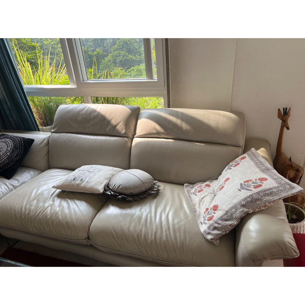 Italsofa Leather Sectional Sofa, Seller-Reported 5 Seats - used living-room in Delhi - photo 4