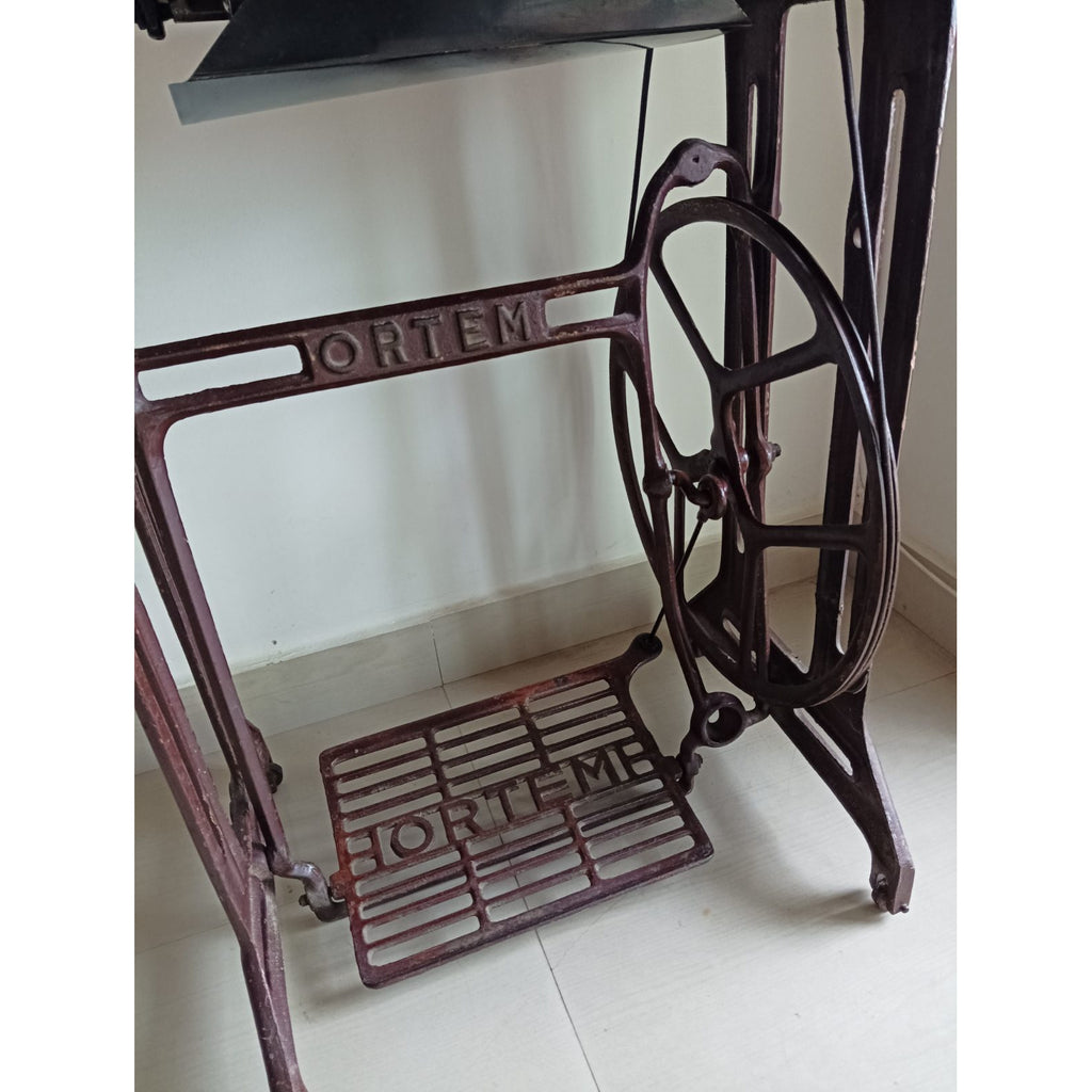 Usha sewing machine with treadle table and stand - photo 6