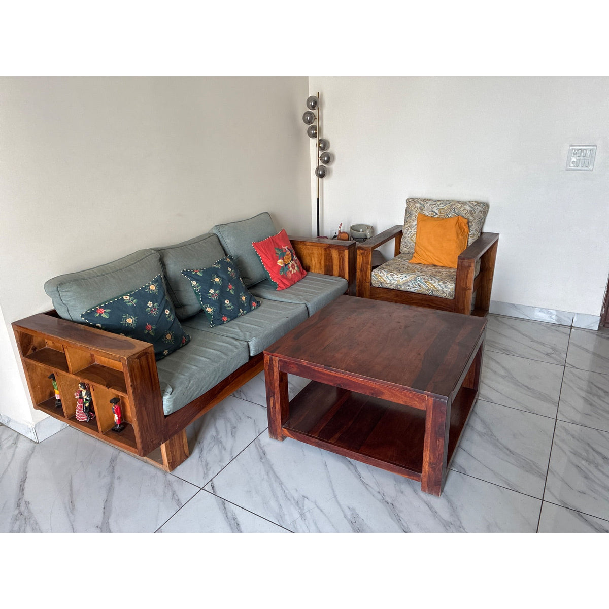 Pepperfry sheesham wood 3+1 sofa set - used living room in Noida - photo 6