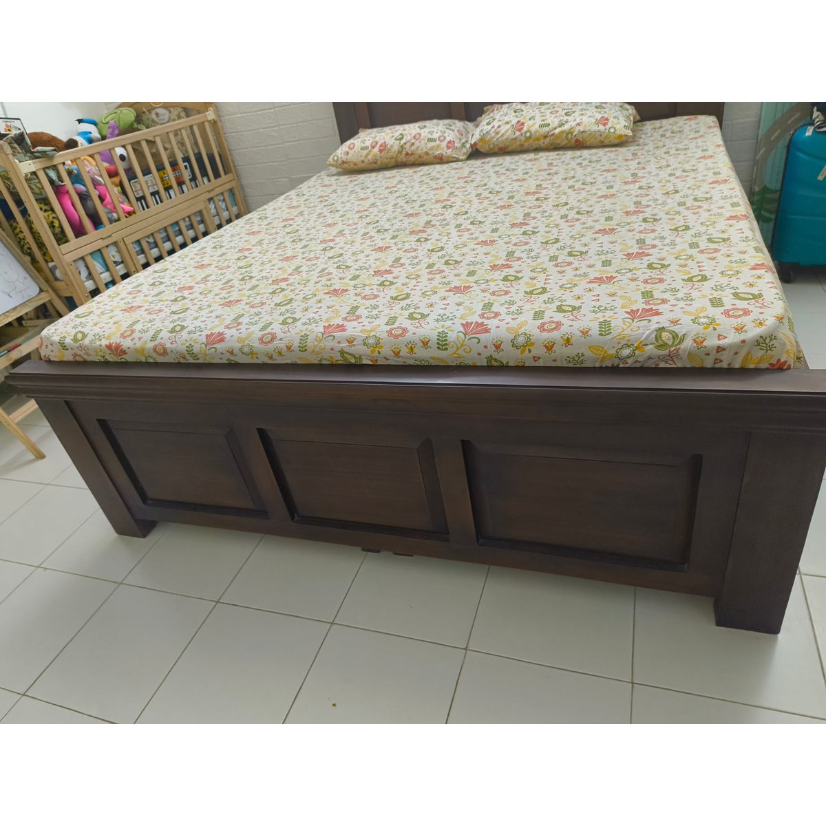 Sangwan Wood Queen Bed - additional view