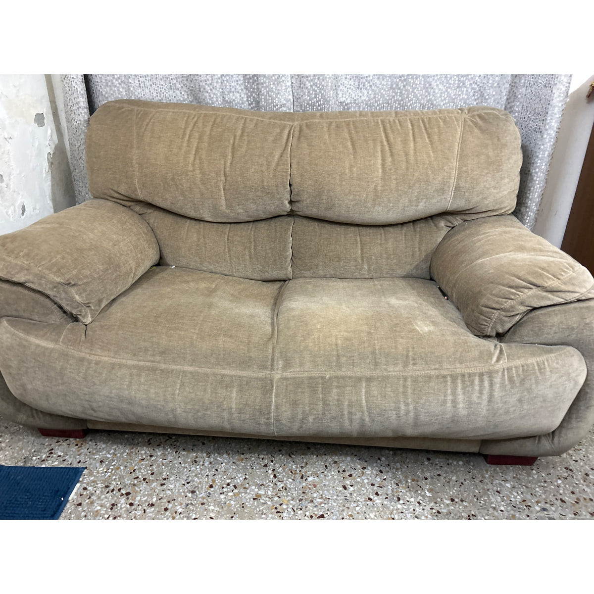 Lifestyle 3+2 Sofa Set - used living room in Gurugram - photo 4
