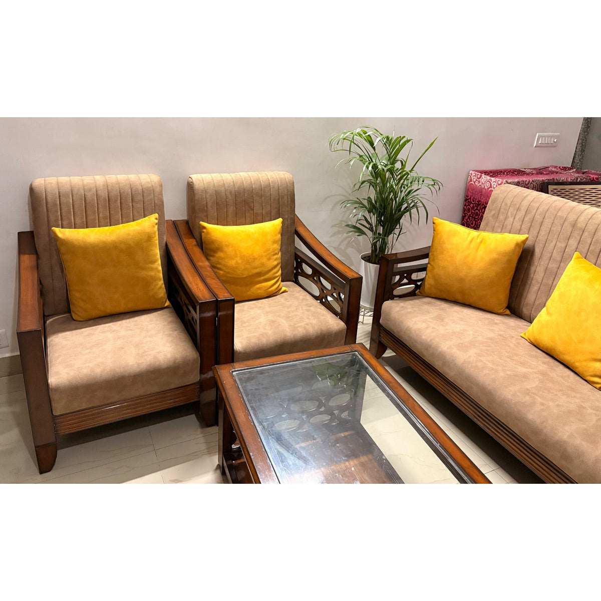 Teak wood 5 seater sofa set - used living room in Noida - photo 3