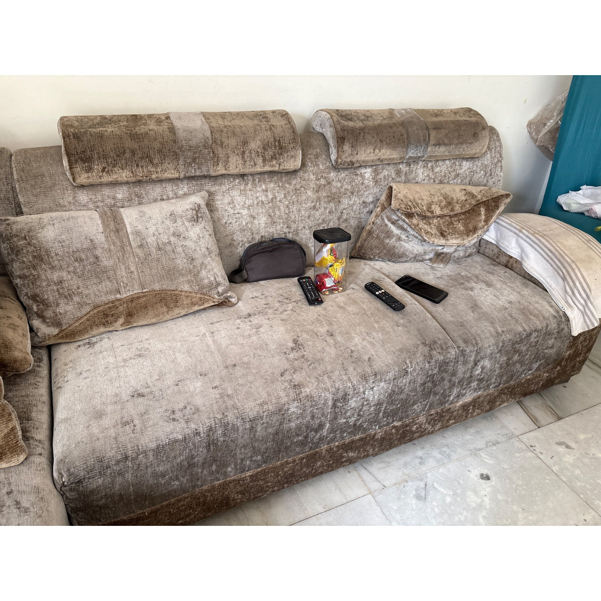 7-Seater L-Shaped Fabric Sofa - used living-room in Gurugram - photo 4