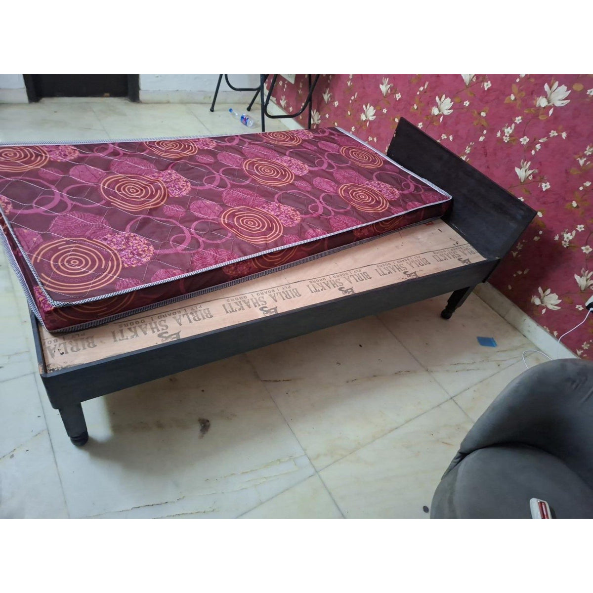 Single Bed with Mattress - used beds in Delhi - photo 1