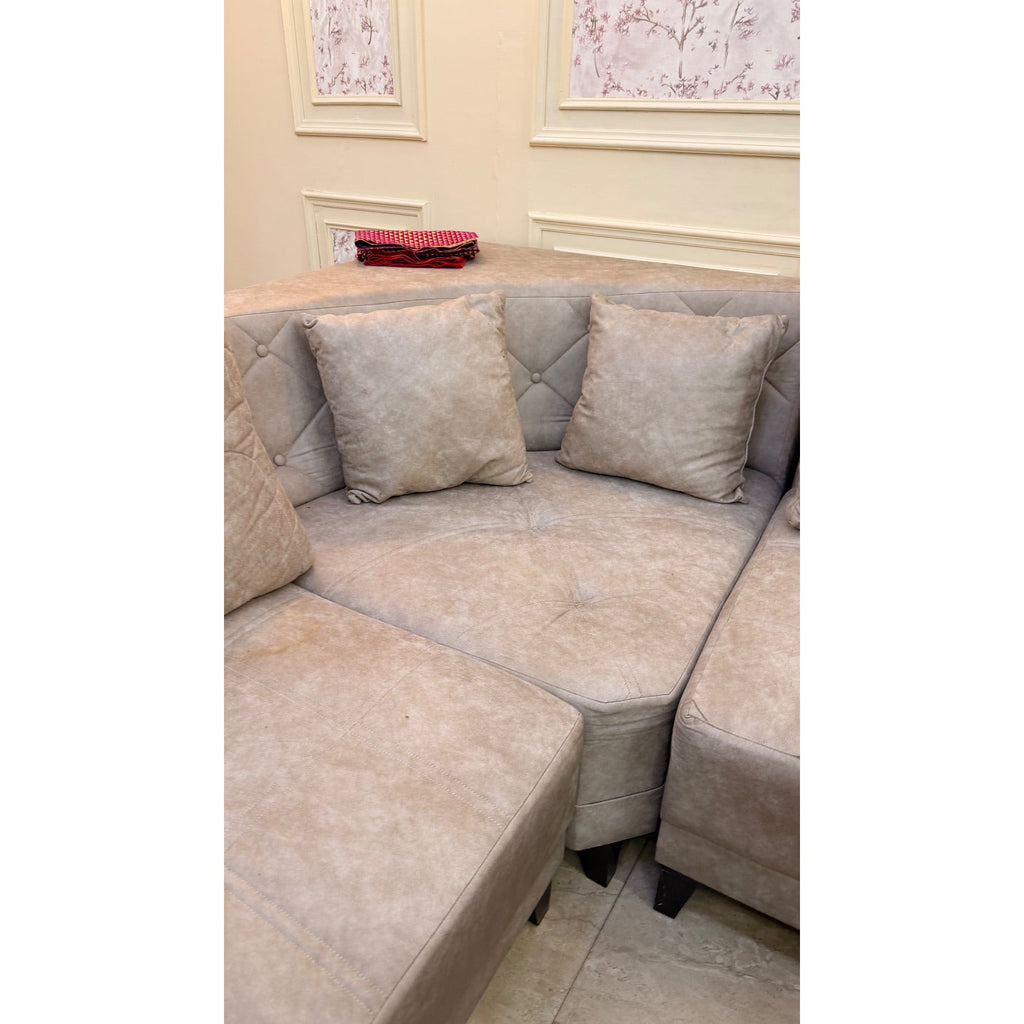 Corner Sofa, Table & 2 Ottomans - used living-room in Delhi - photo 3