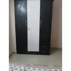 Home Set: Sofa, Wardrobe and Queen Bed - used furniture set in Noida - photo 4