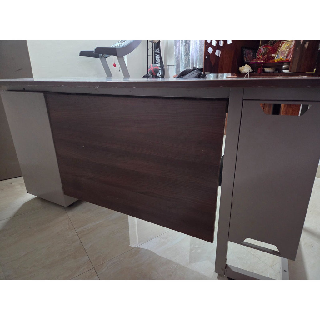 Godrej Study Desk with Three Lockable Drawers - used study-office in Noida - photo 6