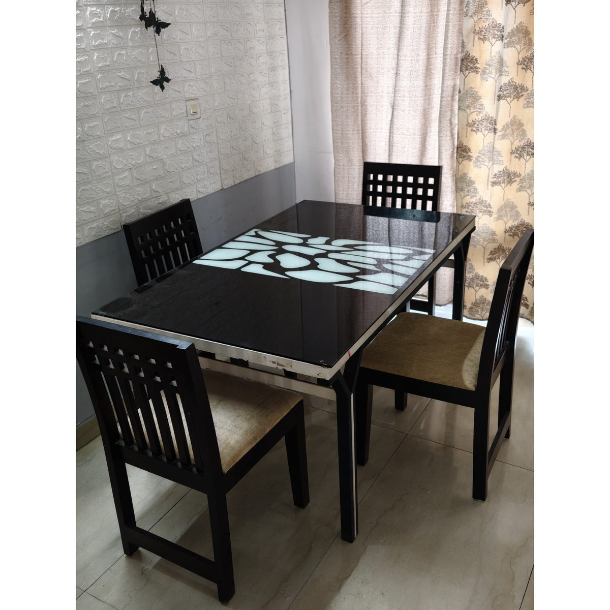 Glass Top Dining Table, 4 Sheesham Chairs - used dining set in Noida - photo 1