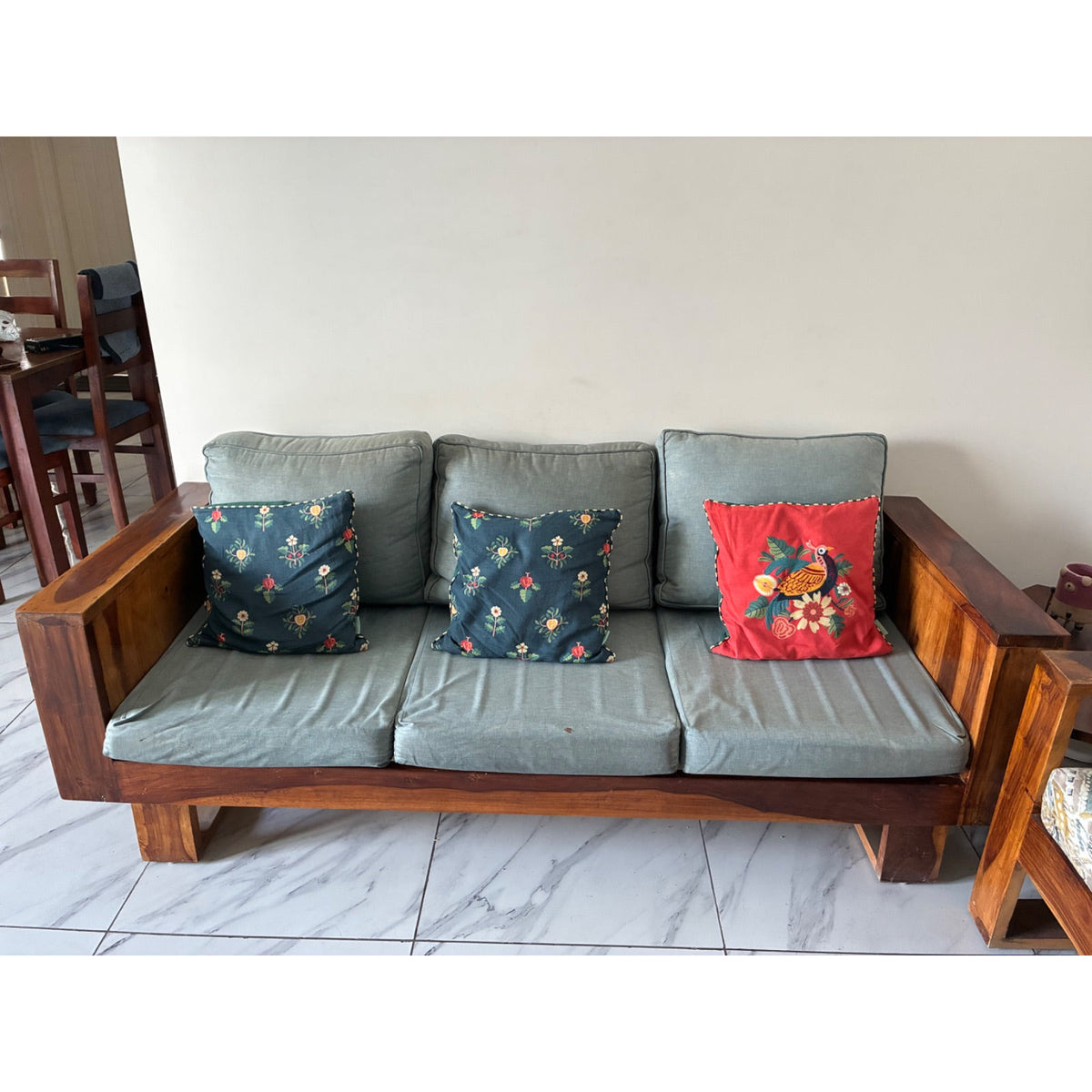 Pepperfry sheesham wood 3+1 sofa set - used living room in Noida - photo 4