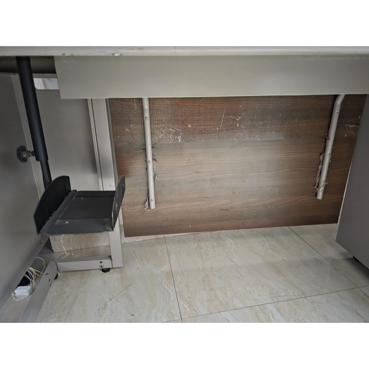 Godrej Study Desk with Three Lockable Drawers - used study-office in Noida - photo 7
