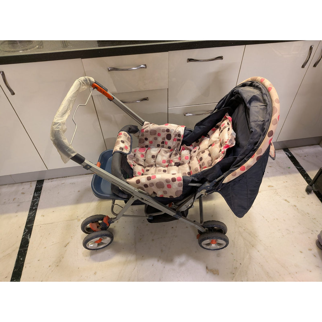 Baby Pram with Canopy - used baby pram in Ghaziabad - photo 4